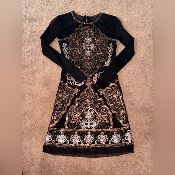 Chelsea & Violet Dresses & Skirts - Chelsea & Violet Black and Gold Long Sleeve Dress